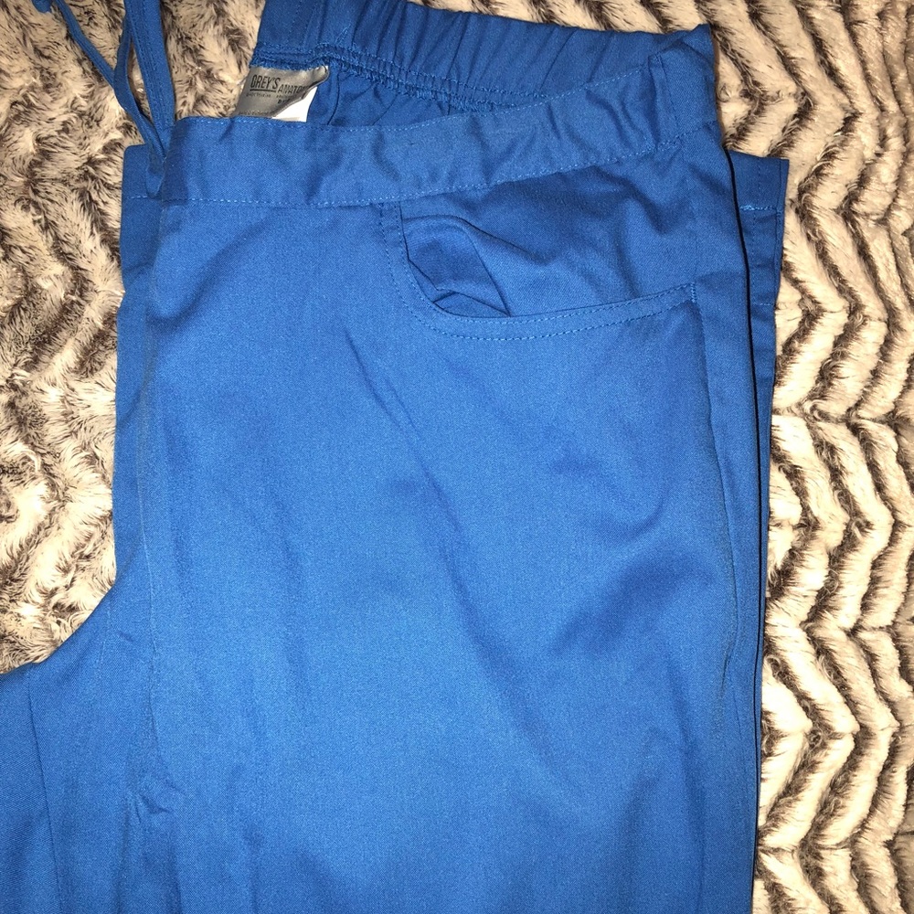 2 pairs Grey’s Anatomy scrub pants petite